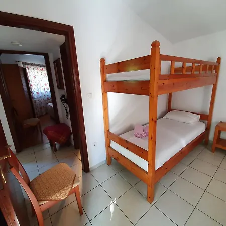 Dionisos And Apts Skiathos Appart hôtel Koukounaries