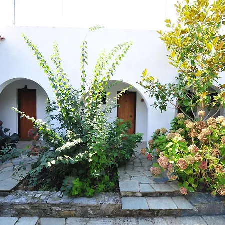 Dionisos And Apts Skiathos 아파트호텔 쿠쿠나리에스