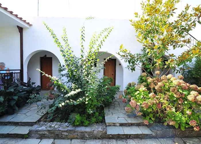 Dionisos And Apts Skiathos Lägenhetshotell Koukounaries