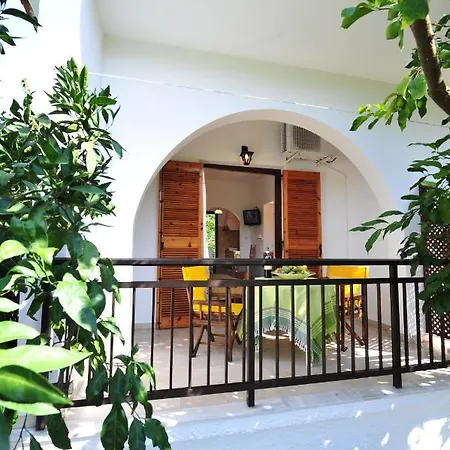 Апарт-отель Dionisos And Apts Skiathos 4*